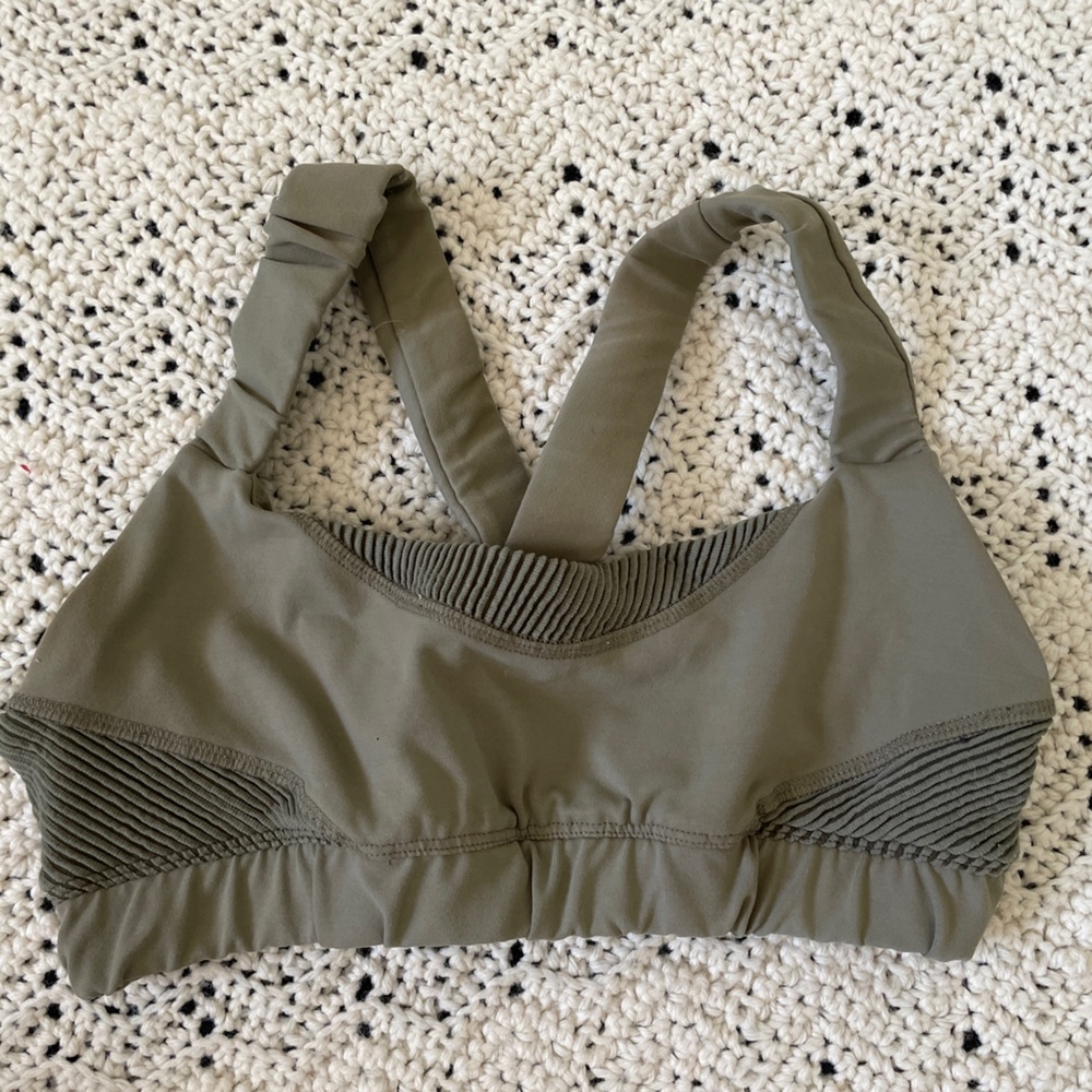 Revolve Beloforte Racerback Sports Bra Green (Medium)